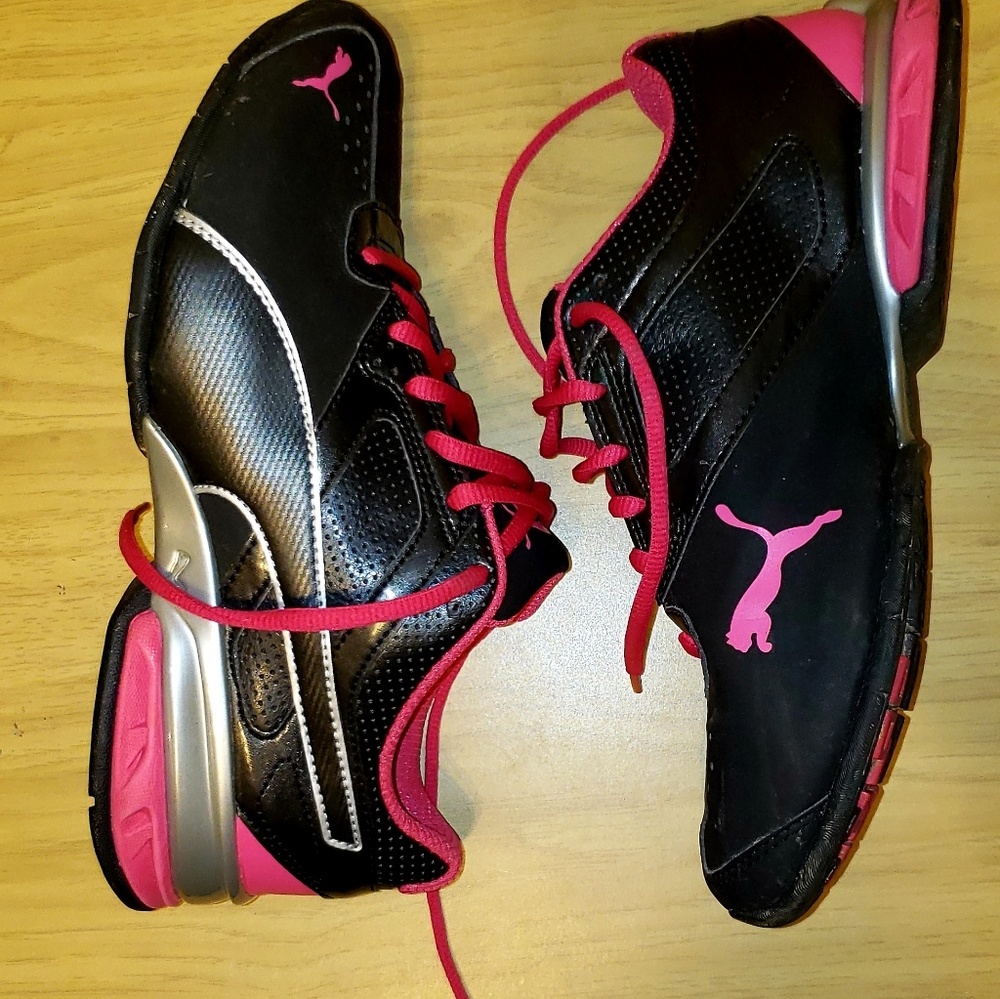 Like new black and pink Puma running sneakers